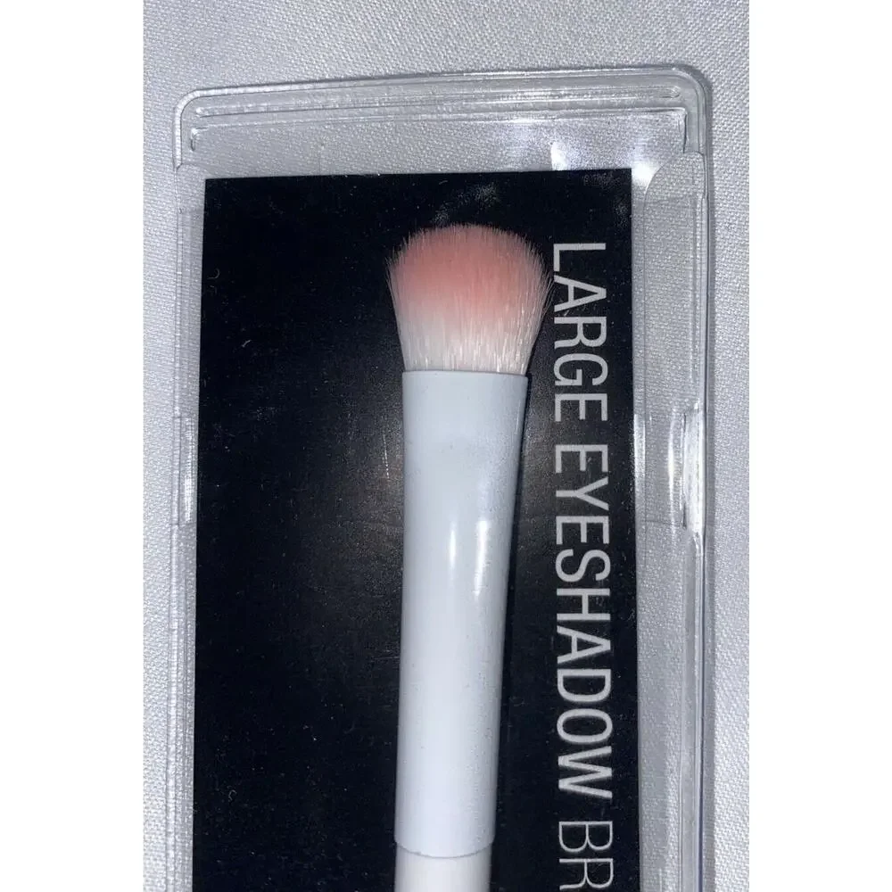 Wet N Wild Large Eyeshadow Brush Cruelty Free Vegan Set of 2